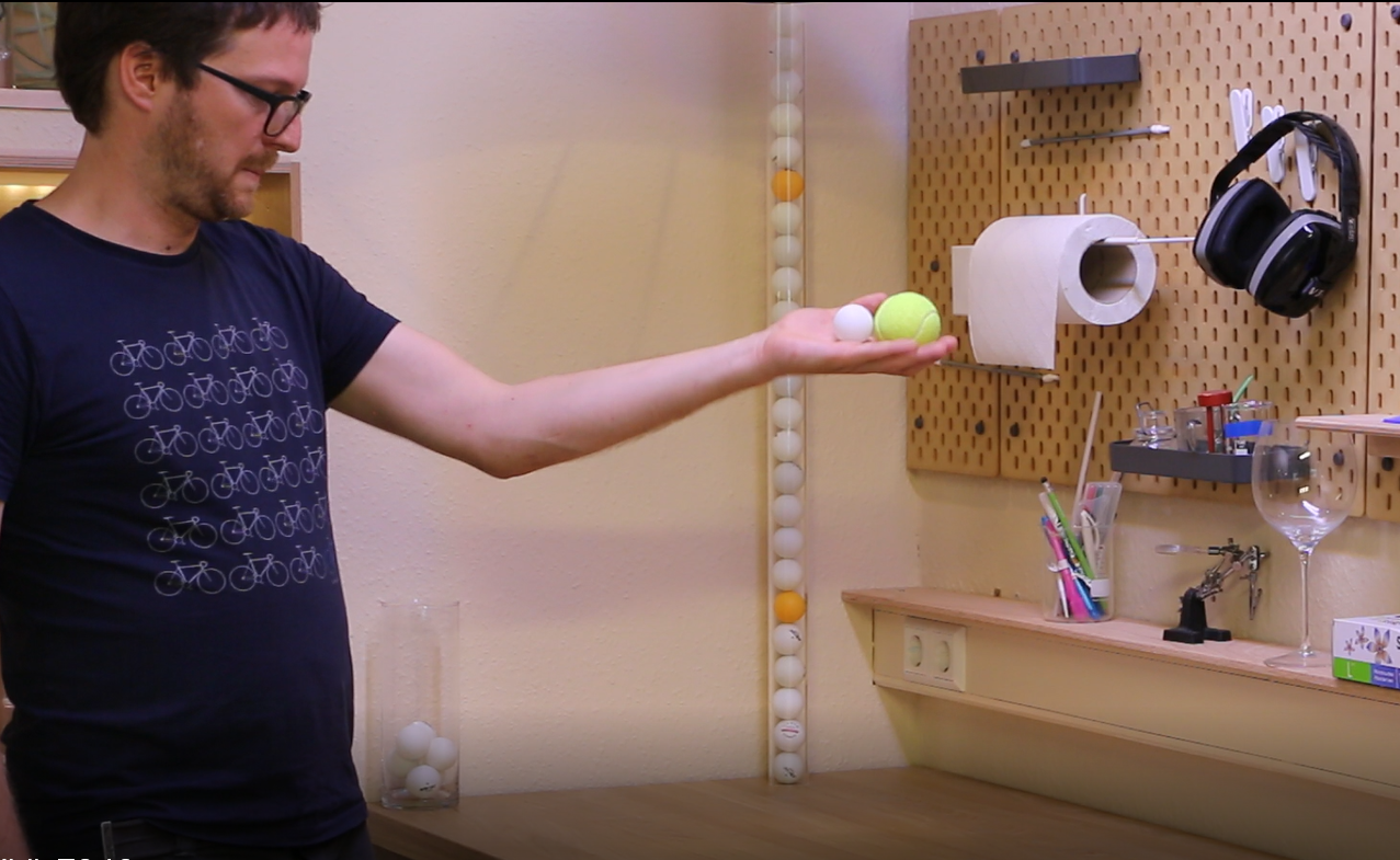 Un problème de physique jugé impossible résolu avec 128 balles de tennis