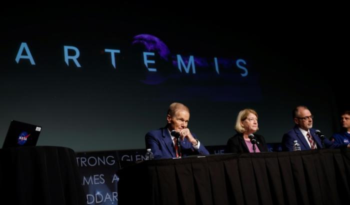 Le patron de la Nasa, Bill Nelson (à gauche) lors d'une conférence de presse, le 5 décembre 2024 à Washington DC
