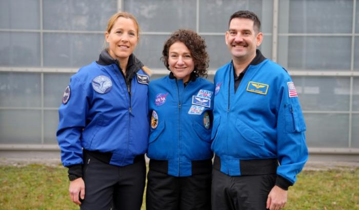 L'astronaute française Sophie Adenot (à gauche), avec les Américains Jessica Meir (centre) et Jack Hathaway, au Centre européen de formation des astronautes (ESA) à Cologne, dans l'ouest de l'Allemagne, le 5 janvier 2026