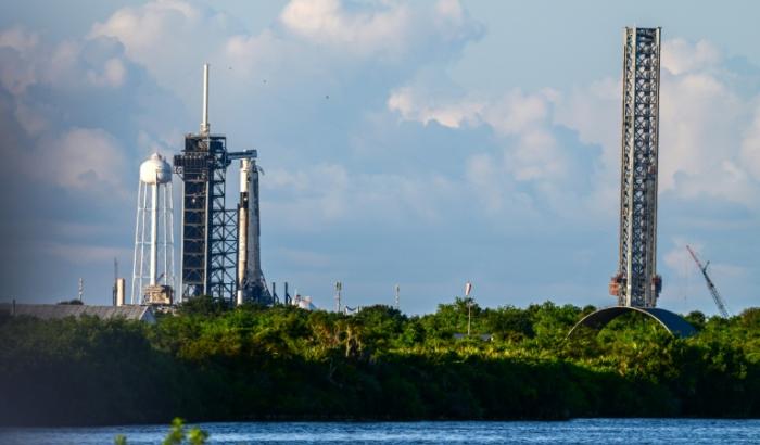 La fusée Falcon 9 et la capsule Crew Dragon de SpaceX à Cap Canaveral, en Floride, le 24 juin 2025