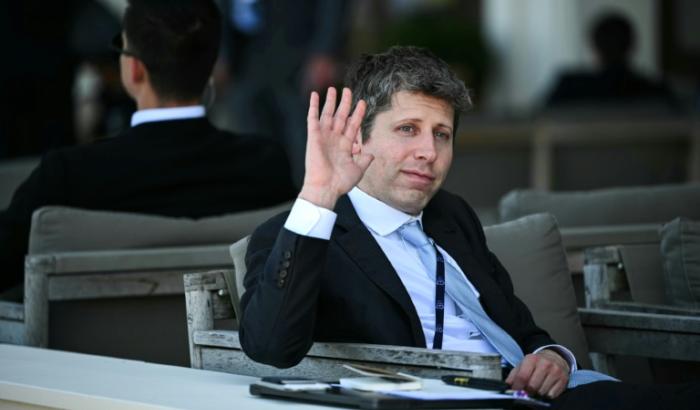 Der Chef des ChatGPT-Entwicklers OpenAI, Sam Altman, hat die Staats- und Regierungschefs des G7-Gipfels dazu aufgerufen, die Kontrolle über die Künstliche Intelligenz (KI) nicht den Tech-Firmen zu überlassen.