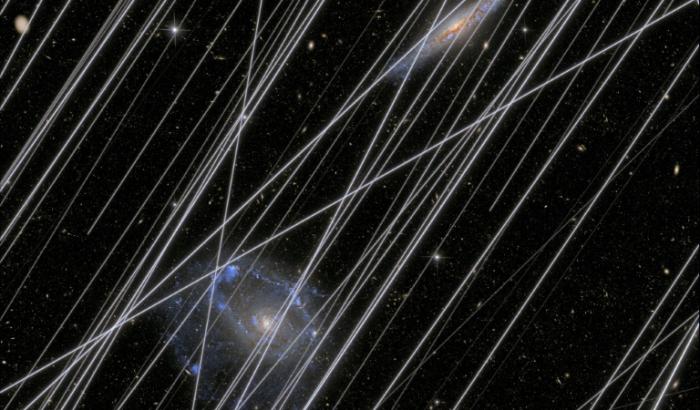 Une image simulant la contamination de l'univers par la lumière des satellites réalisée par la NASA, le 3 décembre 2025