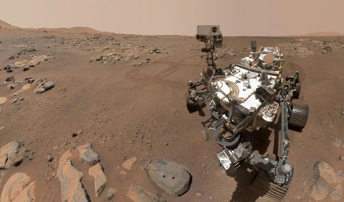 Image fournie par la Nasa le 10 septembre 2021 du rover Perseverance utilisant l'une de ses caméras sur le cratère Jezero de la planète Mars