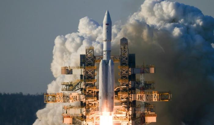 Im dritten Anlauf ist Russland am Donnerstag der Start seiner neuen Weltraumrakete Angara-A5 gelungen. Die Rakete der neuen Generation hob am Vormittag vom Weltraumbahnhof Wostotschny in Russlands äußerstem Osten zu einem Testflug ab.