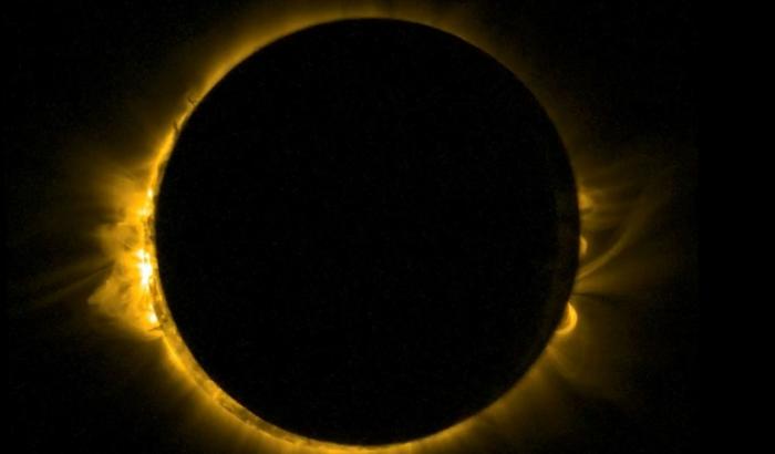 Image de la couronne solaire, prise lors d'une éclipse totale du Soleil par la Lune, avec le satellite Proba-2 de l'Agence spatiale européenne, fournie le 20 mars 2015