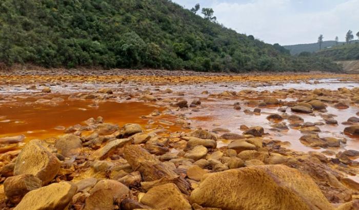 Photo non datée obtenue le 21 juillet 2026 de Luke Bridgestock, de l'université de St Andrews montrant le fleuve Tinto pollué, dans le sud-ouest de l'Espagne