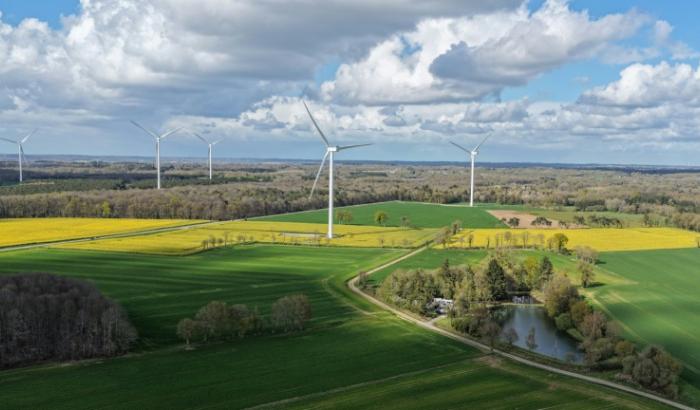 Photo d'éoliennes à Tinténiac, Ile-et-Vilaine, le 28 mars 2026