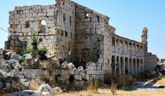 Les ruines de l'église Saint-Siméon, datant du Ve siècle, à une trentaine de kilomètres au nord-ouest d'Alep, dans le nord de la Syrie, le 18 juillet 2026, lors d'une visite d'archéologues français