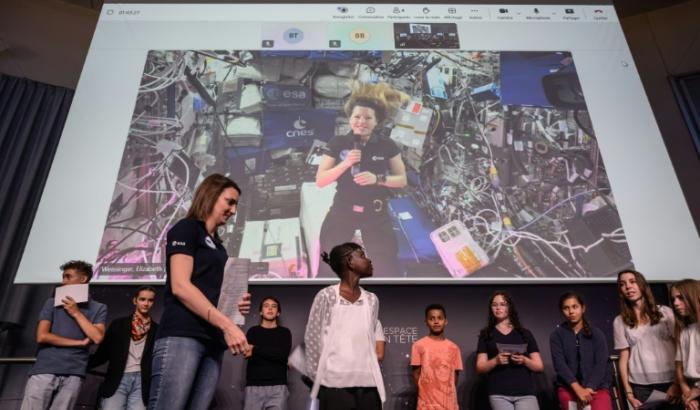 L'astronaute Sophie Adenot s'adresse à des élèves lors d'un appel vidéo au Centre national d'études spatiales (Cnes), le 3 juin 2026 à Toulouse