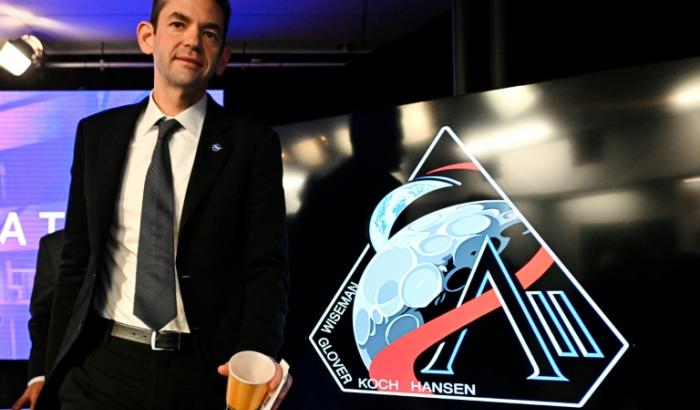 igentlich wollen die USA mit ihrem Mondprogramm Artemis bis zum Jahr 2028 erstmals seit mehr als 50 Jahren Menschen auf den Mond bringen - doch nun hat die Raumfahrtbehörde Nasa nach einer Serie von Verzögerungen eine Kurskorrektur vorgenommen.