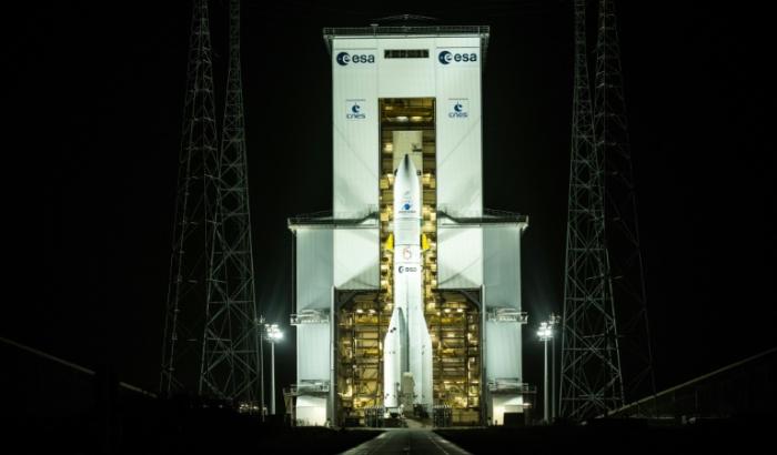 Drei Tage nach einem ganz kurzfristig abgesagten Starttermin von Ariane 6 laufen die letzten Vorbereitungen für das Abheben der neuen europäischen Trägerrakete vom Weltraumbahnhof Kourou in Französisch-Guayana.