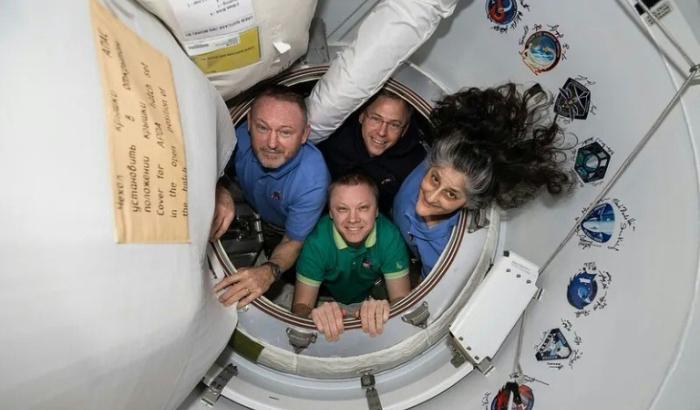 Die Nasa hat die für Mittwoch geplante Rückholaktion für die beiden seit mehr als neun Monaten auf der Internationalen Raumstation ISS festsitzenden Wissenschaftler verschoben.