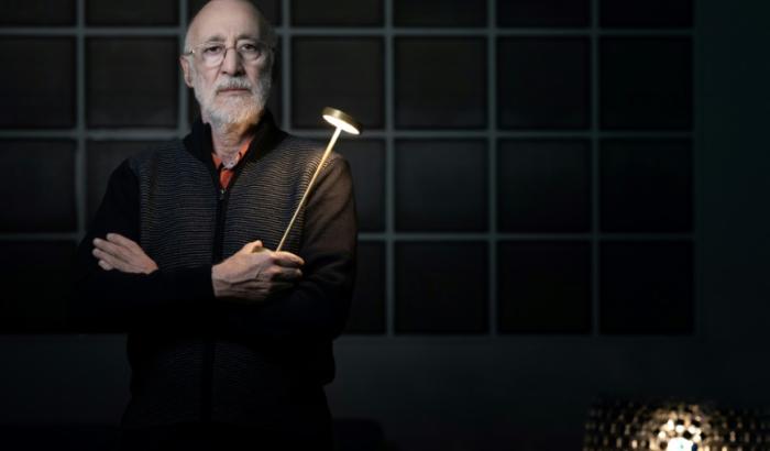 Le concepteur lumière Roger Narboni, à l'origine du concept de trame noire, le 13 décembre 2024 à Paris
