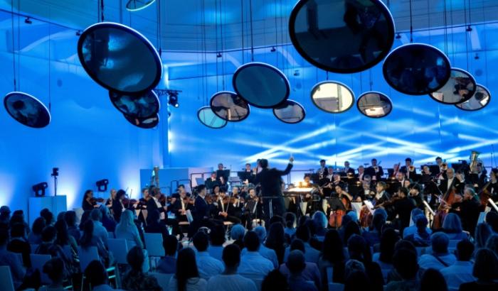 Die Melodie ist unter anderem bekannt durch den Science-Fiction-Klassiker "2001: Odyssee im Weltraum", nun ist der bekannte Strauss-Walzer "An der schönen blauen Donau" auch ins Weltall ausgestrahlt worden.