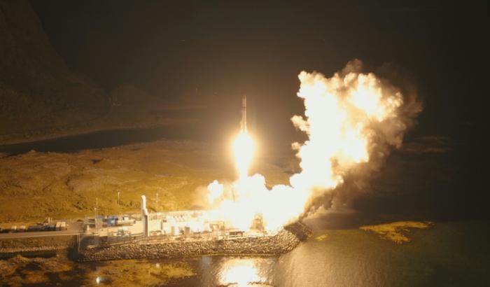 Das bayerische Start-up Isar Aerospace hat mit dem erfolgreichen Testflug seiner Trägerrakte Spectrum Weltraumfahrtgeschichte geschrieben: Zum ersten Mal erreichte eine privat entwickelte Rakete vom europäischen Kontinent aus den Orbit.
