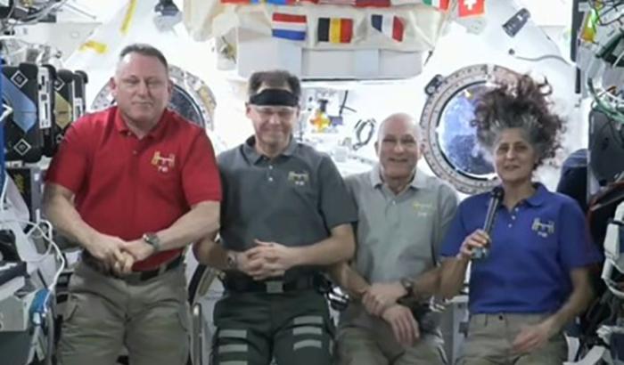 Die seit mehr als neun Monaten auf der Internationalen Raumstation ISS gestrandeten US-Astronauten Suni Williams und Butch Wilmore sind auf dem Weg zurück zur Erde. Am Dienstagabend soll die Dragon-Kapsel mit ihnen an Bord vor der Küste Floridas aufsetzen.
