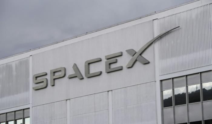 L'entreprise SpaceX relègue au second plan son objectif d'envoyer des humains vers Mars afin de donner la priorité à l'établissement d'une base lunaire