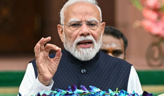Indiens Regierungschef Narendra Modi hat angesichts anhaltender Bildungsproteste harte Strafen für Prüfungsbetrug angekündigt. Die Proteste der sogenannten Kakerlaken-Bewegung haben sich über Neu Delhi hinaus auf weitere Städte ausgeweitet.