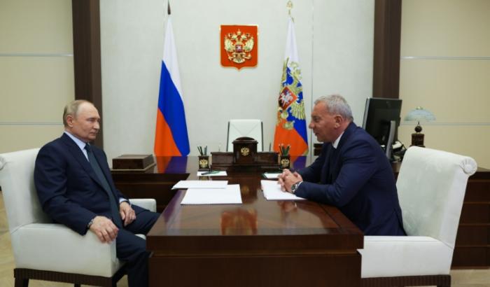 Vor dem Hintergrund wiederholter Rückschläge für den russischen Raumfahrtsektor hat Präsident Putin den Chef der Raumfahrtbehörde Roskosmos, Borissow, entlassen. Wie der Kreml mitteilte, wurde Borissow durch den stellvertretenden Verkehrsminister Bakanow ersetzt.
