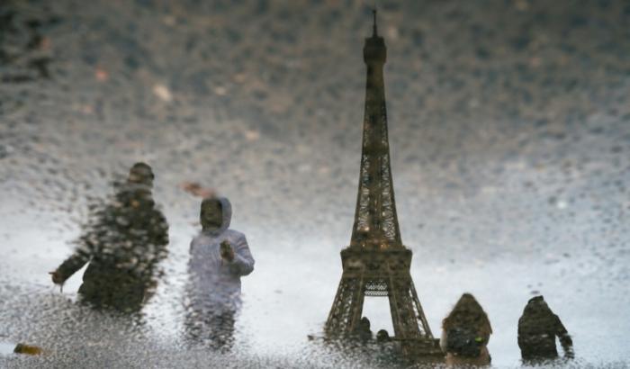 Die Namen der Physikerin Marie Curie, der Biologin Rosalind Franklin und 70 weiterer Wissenschaftlerinnen sollen künftig in Goldbuchstaben von der ersten Etage des Pariser Eiffelturms prangen.