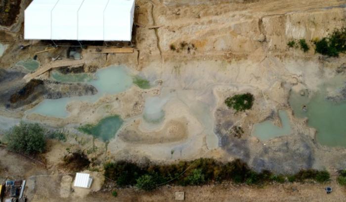 Vue aérienne du site de fouilles à Angeac-sur-Charente, le 19 juillet 2025 en Charente