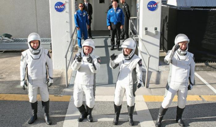 Die US-Raumfahrtbehörde Nasa will vier Besatzungsmitglieder an Bord der Internationalen Raumstation ISS wegen eines medizinischen Problems in der kommenden Woche zur Erde zurückholen.