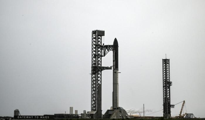 Das US-Raumfahrtunternehmen SpaceX von Multimilliardär Elon Musk hat den geplanten Start einer neuen Version der Riesenrakete Starship verschieben müssen.