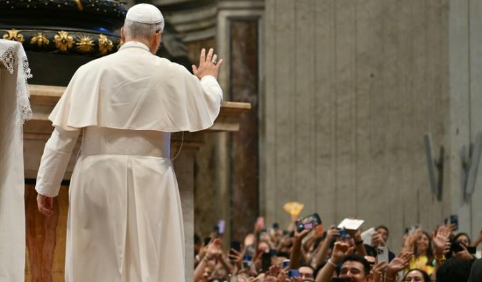 Papst Leo XIV. hat angesichts des "neuen Zeitalters" der Künstlichen Intelligenz dazu aufgerufen, die menschliche Würde im Internet zu wahren.