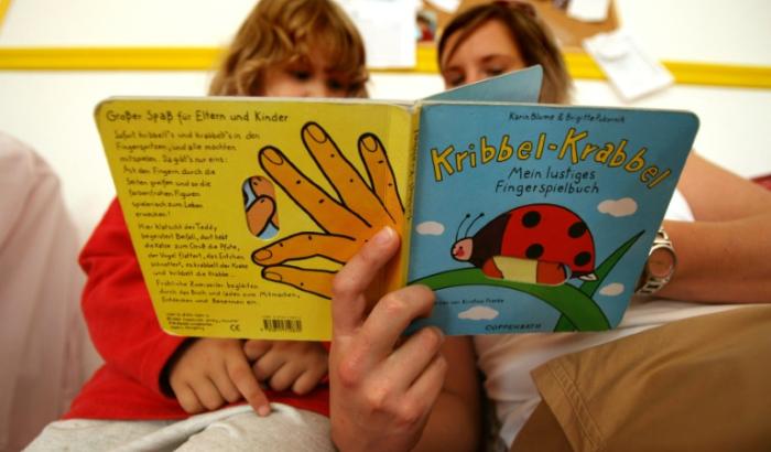 Schon im Kleinkindalter werden die Weichen für sprachliche und soziale Kompetenzen und damit auch für spätere Bildungschancen gestellt. Bereits im Alter von zwei Jahren zeigen sich bedeutsame Unterschiede im Wortschatz und der Grammatikkompetenz.