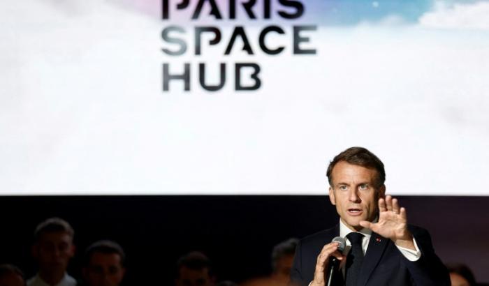 Le président français Emmanuel Macron s'exprime le 20 juin 2025 au salon de l'aéronautique du Bourget, près de Paris