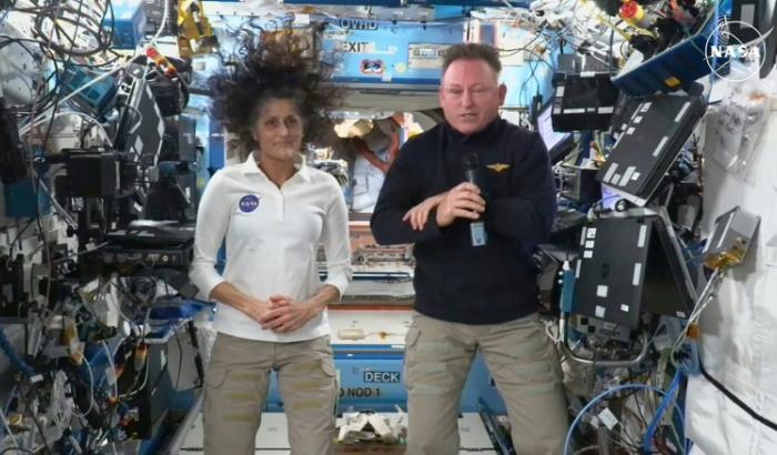 Die seit mehr als neun Monaten auf der Internationalen Raumstation ISS gestrandeten US-Astronauten sollen früher als geplant zur Erde zurückkehren. Ihre Landung ist nun für Dienstag geplant.