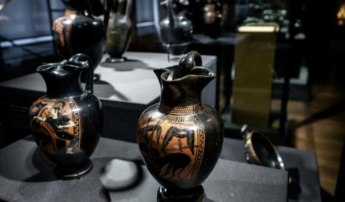 Des objets retrouvés dans la tombe d'un prince celte à Lavau et présentés au musée d'art moderne de Troyes, le 22 janvier 2026