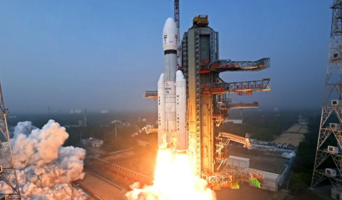 Lancement du satellite de communication AST SpaceMobile par la fusée LVM3-M6 le 24 décembre 2025. Photo fournie par Organisation indienne pour la recherche spatiale (ISRO)