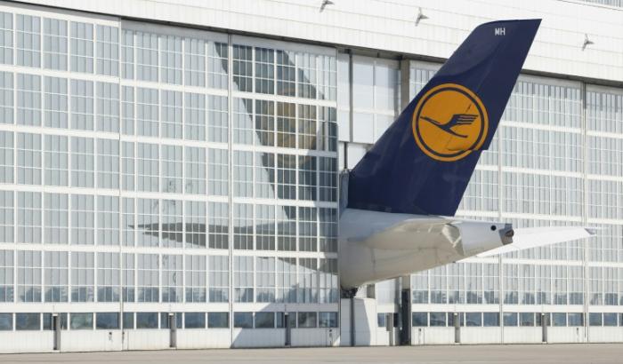 Wegen einer fehlerhaften Software haben am Wochenende tausende Airbus-Flugzeuge vom Typ A320 am Boden bleiben müssen und einige Flüge mussten gestrichen oder verschoben werden. Die Lufthansa rechnete mit keinen größeren Störungen.