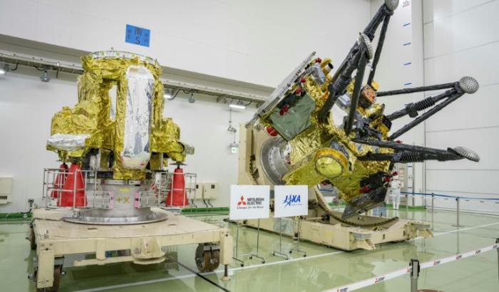 Les modules de la sonde spatiale Martian Moons eXploration (MMX), dont le lancement est prévu dans les prochains mois, le 13 août 2026 au centre spatial Tanegashima de Minamitane, dans le sud de l'archipel japonais