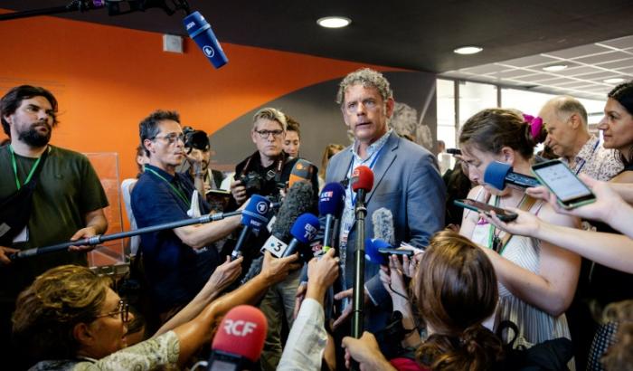 Le chercheur américain Brian Sandberg, bénéficiaire du programme d'accueil de l'université d'Aix-Marseille, à une conférence de presse à Marseille le 26 juin 2025