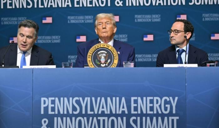 US-Präsident Donald Trump hat Investitionen privater Unternehmen in Höhe von 92 Milliarden Dollar (rund 79 Milliarden Euro) in den Bereichen Energie und Infrastruktur angekündigt, um den durch den Boom von Künstlicher Intelligenz (KI) stetig steigenden Strombedarf zu decken.