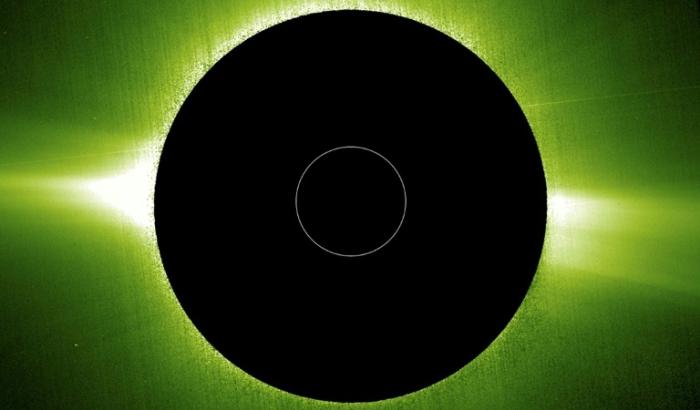 La couronne du Soleil vue grâce au coronographe Metis de l'Agence spatiale européenne, embarqué sur la sonde Solar Orbiter, dans une photo distribuée le 16 juillet 2020