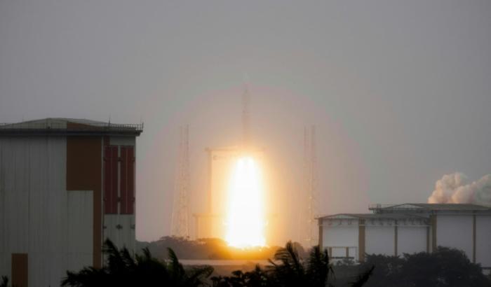 Voller Erfolg für die europäische Raumfahrt: Die neue europäische Trägerrakete Ariane 6 hat bei ihrem ersten kommerziellen Flug einen militärischen Beobachtungssatelliten ins All gebracht.