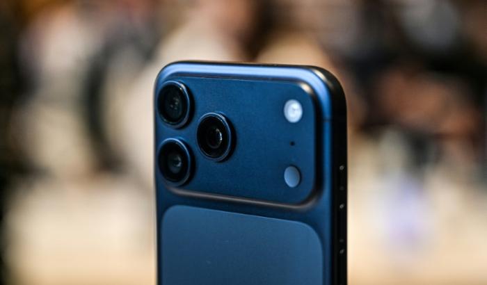 Die Bundesregierung will ein "Recht auf Reparatur" für elektronische Geräte schaffen. Für Waschmaschinen und Wäschetrockner soll dies etwa für zehn Jahre, für Smartphones für mindestens sieben Jahre nach Ende der Produktion gelten.