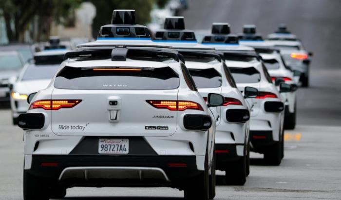 Die Fahrdienstleister Uber und Wayve haben am Donnerstag erstmals kommerzielle Robotaxi-Fahrten in London angeboten. Die Einführung des fahrerlosen Taxidienstes für die Öffentlichkeit erfolge "schrittweise", sagte die Uber-Produktchefin Wendy Lee AFP.