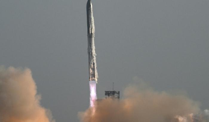 Nach Explosionen bei den letzten Testflügen der Mega-Rakete Starship hat das US-Raumfahrtunternehmen SpaceX einen neunten Testflug angesetzt. Die Rakete sollte am Dienstag ab 18.30 Uhr (Ortszeit, 1.30 Uhr MESZ) vom Weltraumbahnhof Starbase abheben.