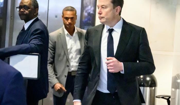 Elon Musk arrive au tribunal fédéral d'Oakland, en Californie, le 30 avril 2026