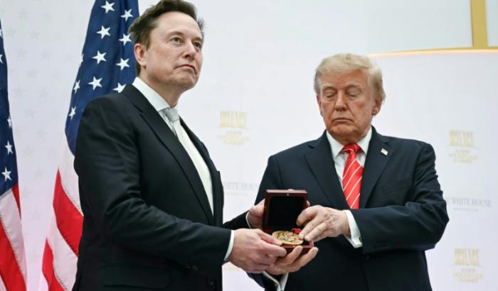 Für seine Verdienste im Bereich von Technologie und Innovation hat US-Präsident Trump dem Tech-Milliardär Elon Musk den höchsten Wissenenschaftspreis des Landes verliehen. Trump pries Musk bei der Preisverleihung in Washington als "nationalen Schatz".