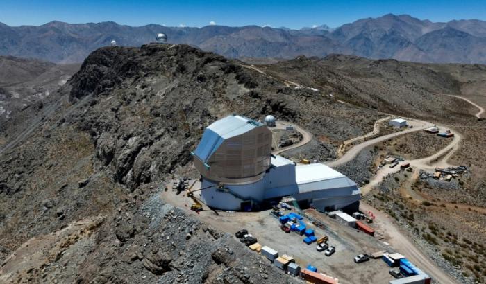 Vue aérienne de l'observatoire Vera C. Rubin situé sur la colline Pachon, dans la région de Coquimbo, au Chili, le 24 janvier 2024