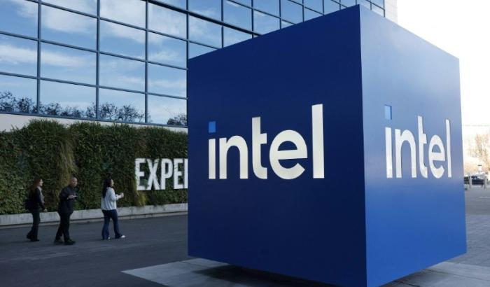 Der Chiphersteller Intel will weitere fünf Milliarden Euro in Irland investieren. Mit dem Geld sollen die Kapazitäten zur Produktion hochmoderner Intel-Xeon-6-Prozessoren und künftiger Chip-Generationen erhöht werden, erklärte der Konzern am Montag.