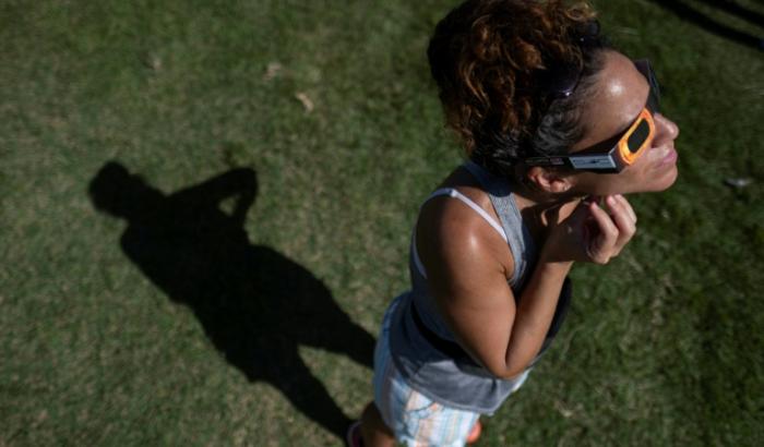 A quelques semaines de l'éclipse solaire du 12 août, la Société astronomique de France (SAF) appelle mardi à la "vigilance" lors de l'achat de lunettes de protection, un équipement indispensable pour observer le phénomène en toute sécurité