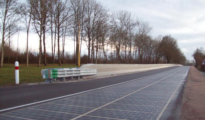 Solarstrooss an Tourouvre a Frankräich