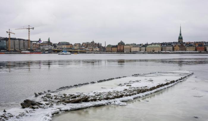 Les vestiges d'une épave du XVIIe siècle après leur réapparition à Stockholm, en Suède, le 17 février 2026