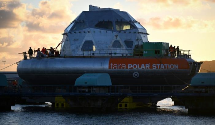 Le navire Tara Polar Station avant son lancement à Cherbourg dans la Manche, le 1er octobre 2024
